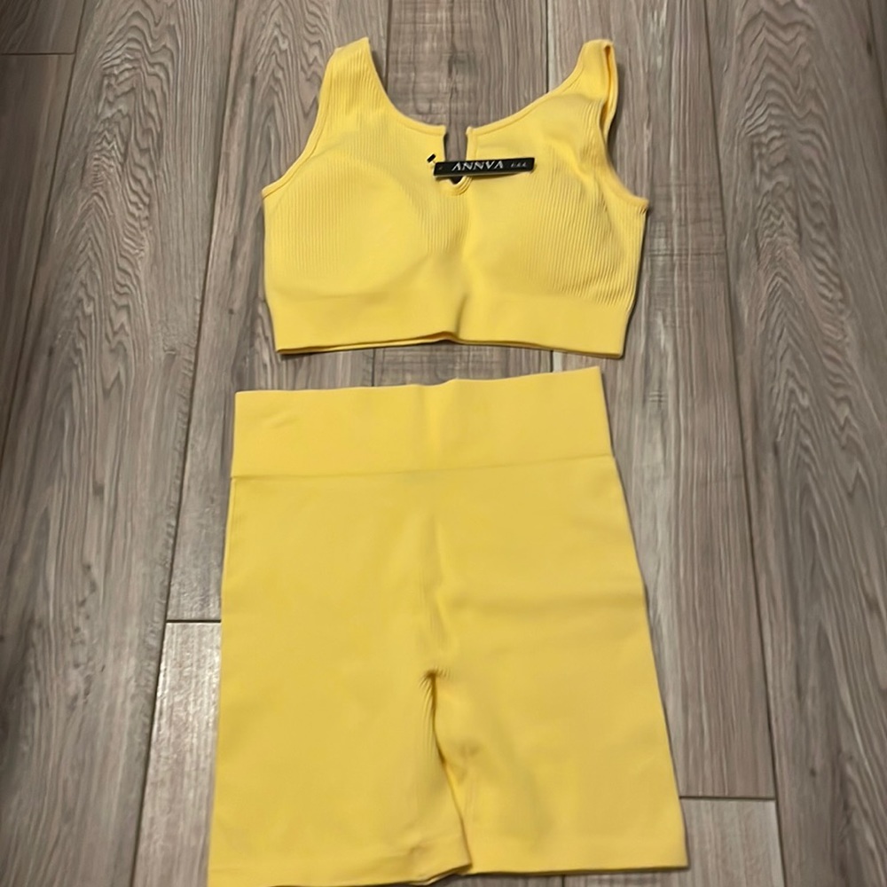 NWT yellow workout set. 2 piece activewear set. Great for cardio and yoga